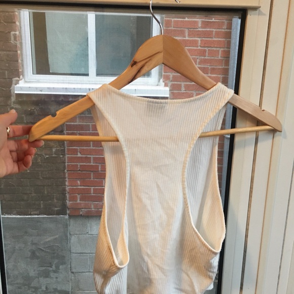 Urban cropped tank - Picture 4 of 4